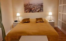 Schöne Ferienwohnung mit Balkon und Garten